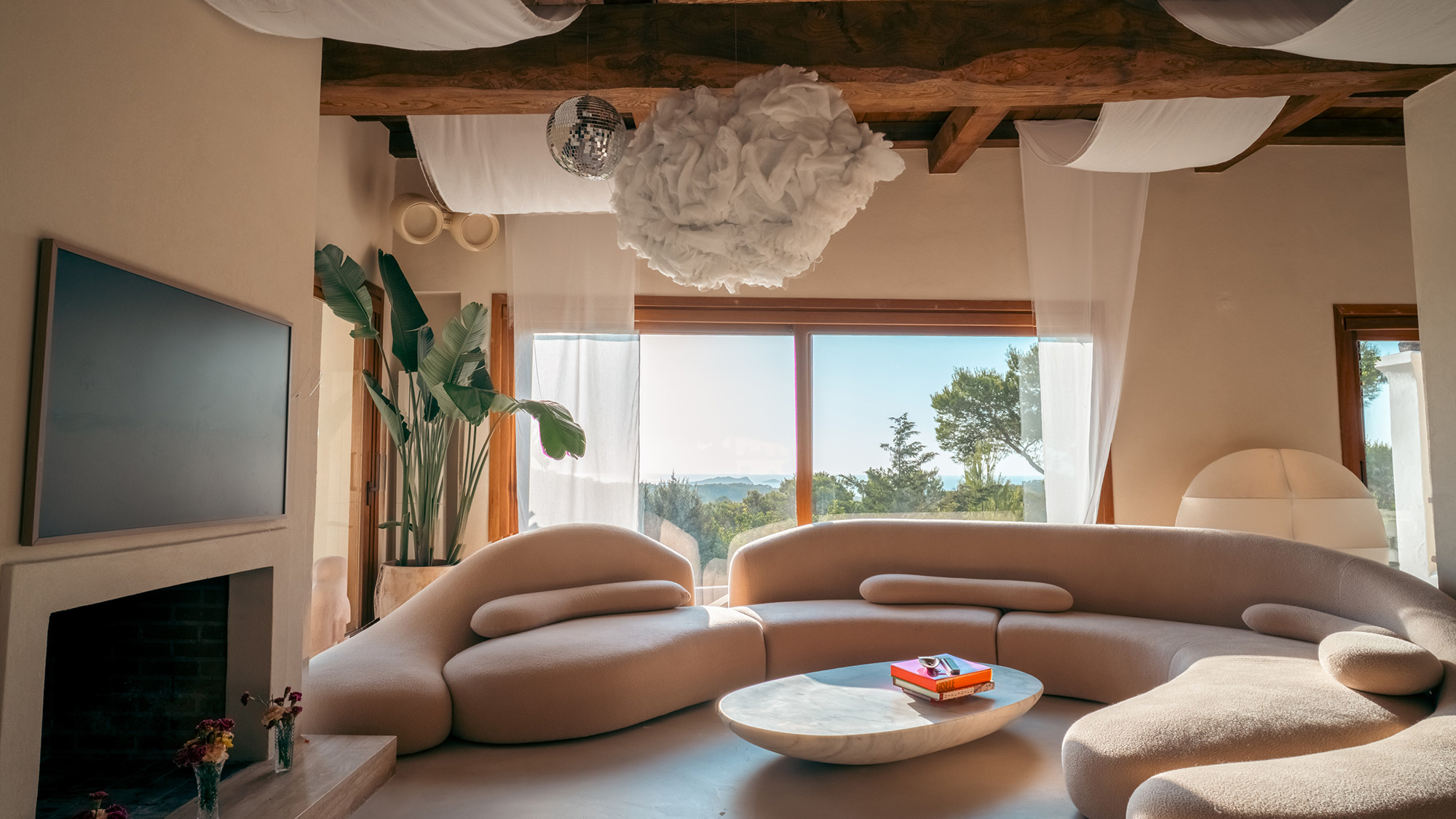 이비자(Ibiza)의 한 프라이빗 빌라에 적용된 Void Acoustics의 맞춤형 에어텐 인테리어 디자인 (9)